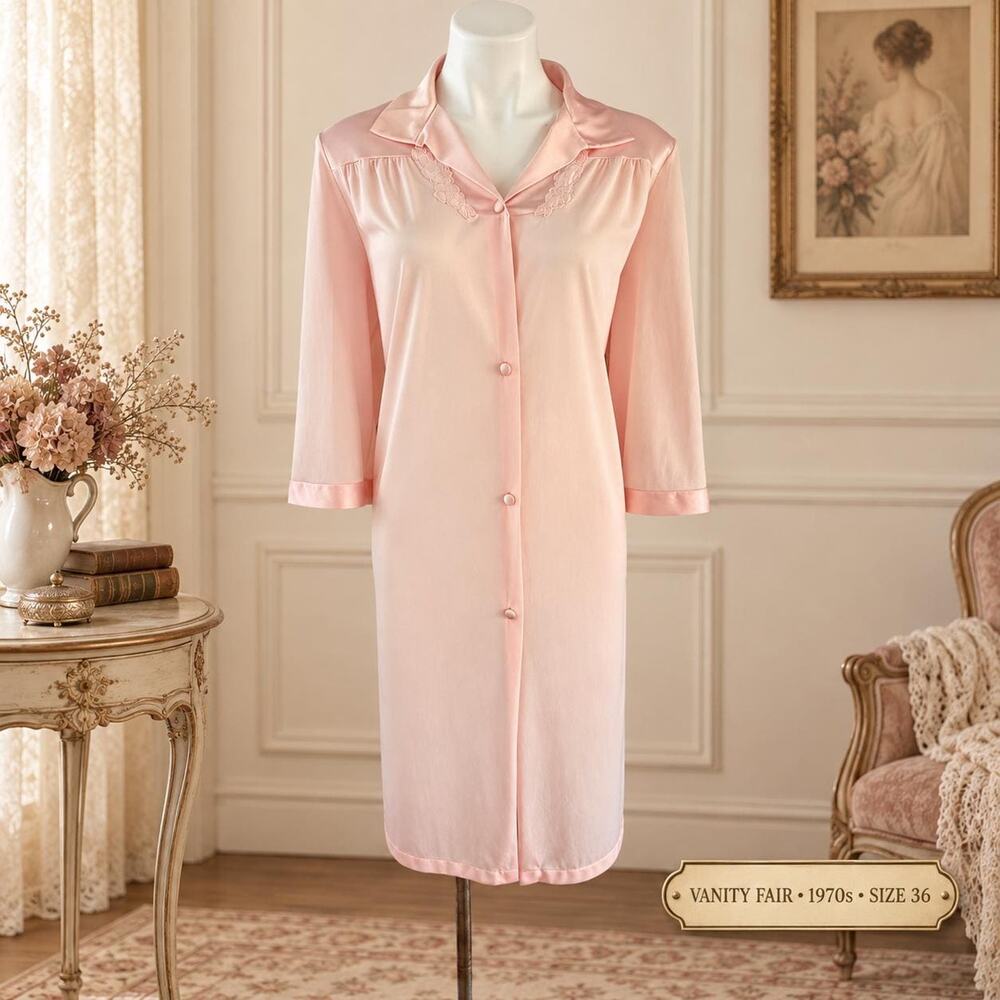 Vintage Vanity Fair Robe 1970s Pink Nylon Cutwork Lace Duster 36